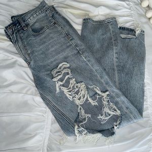 American Eagle Straight Legged Jeans